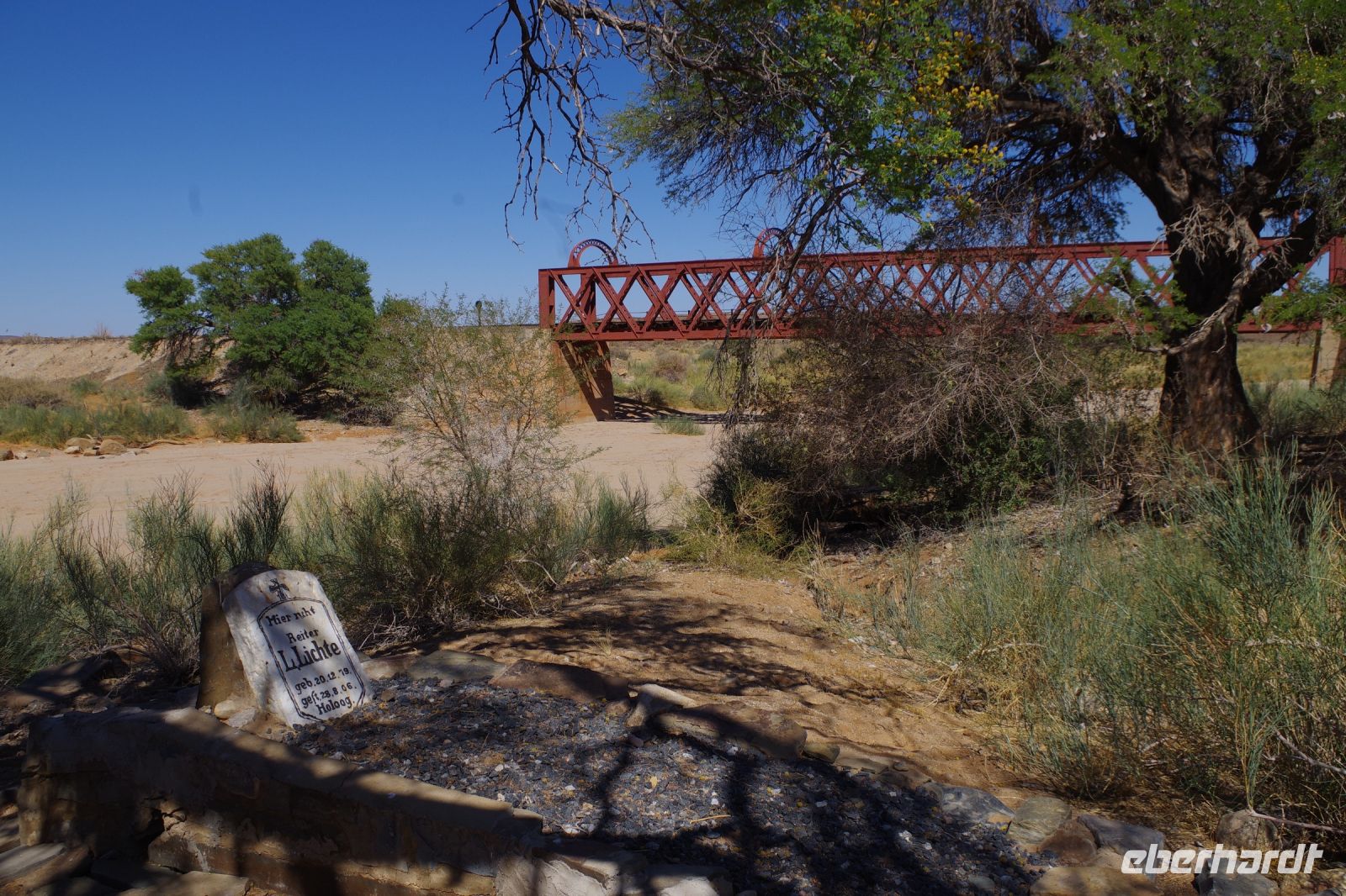 Unterwegs in Namibia - Eisenbahnbrücke bei Holoog