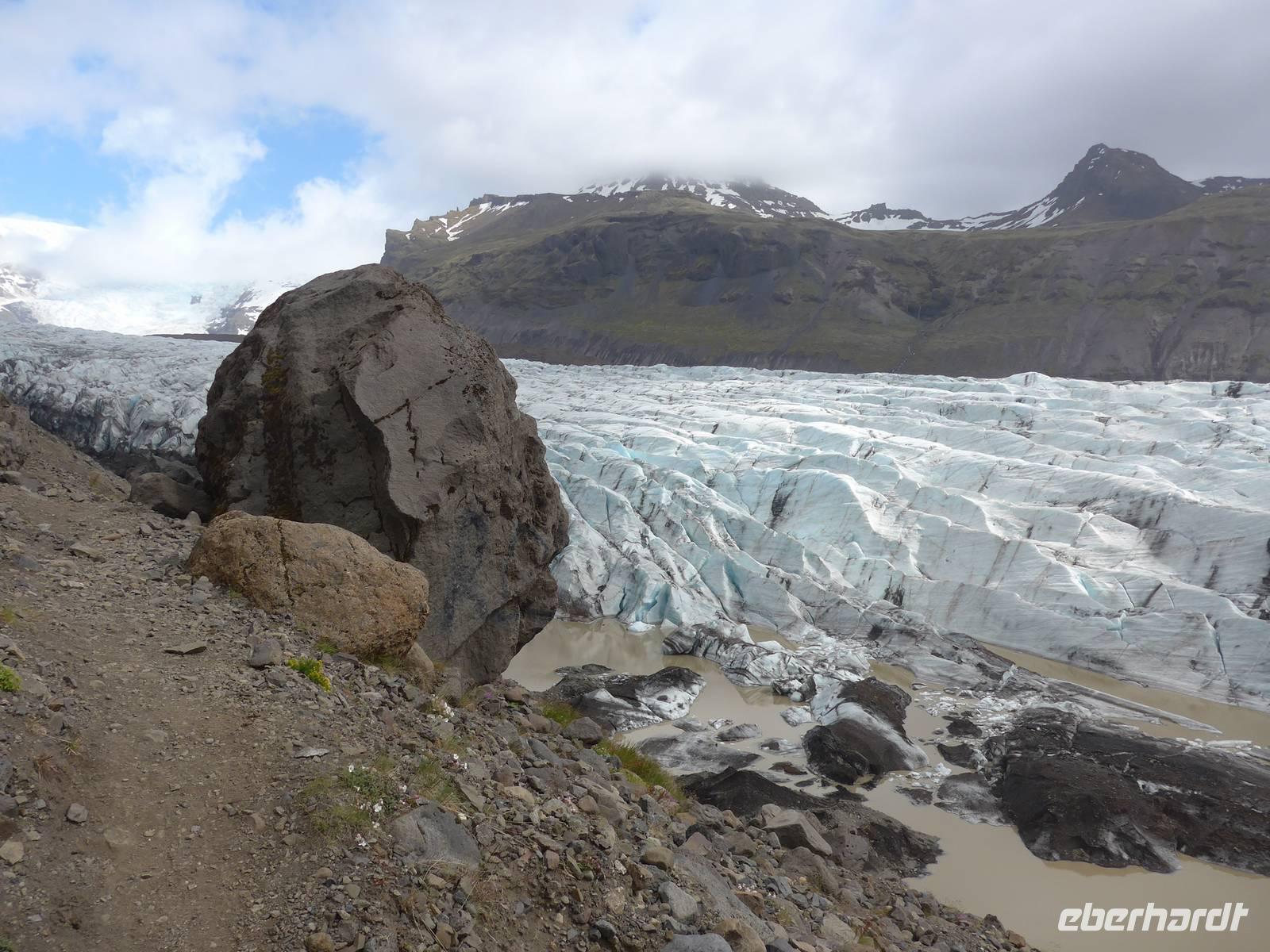 Island, Weg am Svinafellsjökull