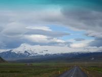 1043 Island - Südküste - Küste Dyrholaey - Blick zum Vulkan Eyjafjallajökull