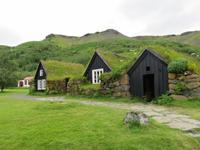 1063 Island - Südküste - Stopp in Skogar - Besuch im Museum - Torfhäuser
