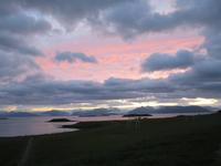 853 Island - Höfn - Abendstimmung über dem Meer mit Blick zum Gletscher Vatnajökull