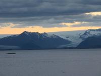 861 Island - Höfn - Abendstimmung über dem Meer mit Blick zum Gletscher Vatnajökull