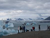 921 Island - Strand an der Mündung der Gletscherlagune Jökulsarlon im Meer -