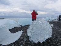 926 Island - Strand an der Mündung der Gletscherlagune Jökulsarlon im Meer -