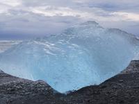 930 Island - Strand an der Mündung der Gletscherlagune Jökulsarlon im Meer - Eis