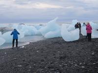 931 Island - Strand an der Mündung der Gletscherlagune Jökulsarlon im Meer - Eis