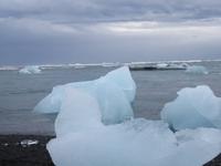 932 Island - Strand an der Mündung der Gletscherlagune Jökulsarlon im Meer - Eis