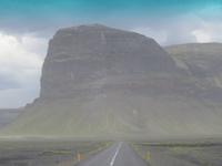 981 Island - Fahrt entlang der Südküste - der Wind fegt über die Küste