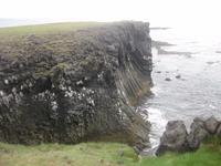 ... die idealen Nistplätze für die Dreizehenmöven