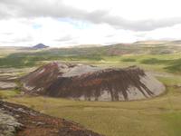 Vulkankrater neben dem großen Grabrok-Krater