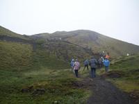 Aufstieg zum Krater Grobruk