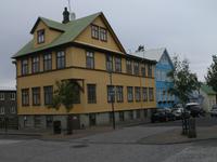 typische, isländische Wellblechhäuser