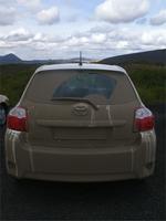 So kann das Auto aussehen, wenn man auf Isländischen Straßen unterwegs ist!