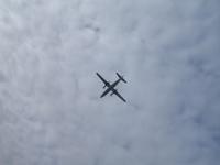 Flugzeug im Landeanflug auf den Inlandsflughafen von Reykjavik