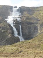 Wieder einmal ein Wasserfall - diese kamen zu hunderten aus den Felsen hervor