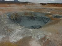 Brodelnde Schlammquellen