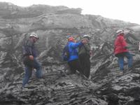 Island - Gletscherhöhlenwanderung bei strömendem Regen 