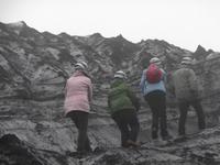 Island - Gletscherhöhlenwanderung bei strömendem Regen 