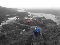 Island - Gletscherhöhlenwanderung bei strömendem Regen 