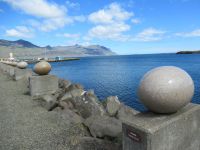 Eggin i Gledivik - Skulpturen-Eier in Djupivogur