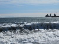 Vik - Blick zu den Felsnadeln von Reynisdrangar
