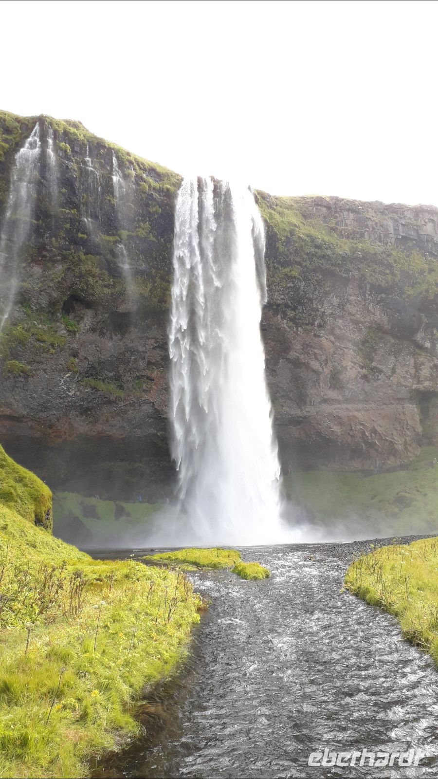 Seljalandsfoss - man kann dahinter laufen