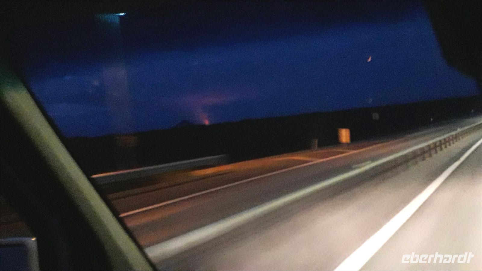 Der Vulkanausbruch aus dem Bus