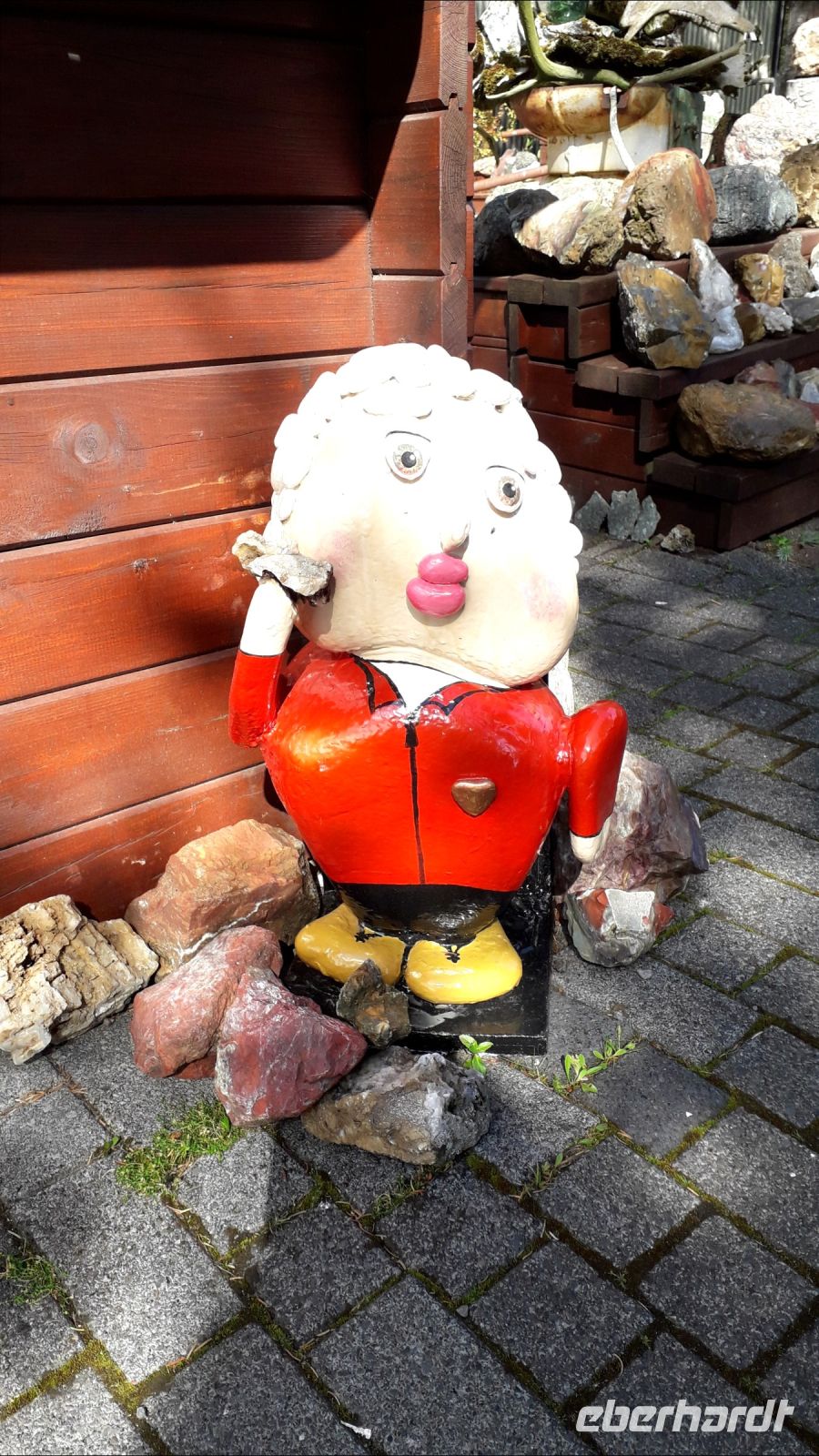 Eine andere Steinfigur vor dem Eintritt ins Museum