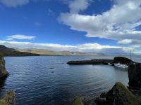 Spaziergang an der Küste von Arnastapi