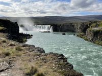 Rundgang am Godafoss Wasserfall