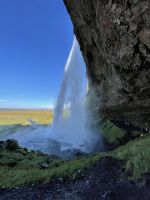 Rundgang am Seljalandsfoss Wasserfall