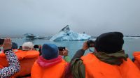 Rundreise Island - Bootsfahrt in der Gletscherlagune Jökulsarlon