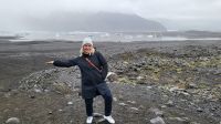 Rundreise Island - Franzi präsentiert am Skaftafell-Gletscher