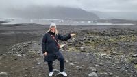 Rundreise Island - Franzi präsentiert am Skaftafell-Gletscher