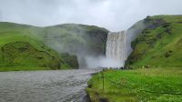Rundreise Island - Stopp am Skógafoss-Wasserfall