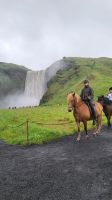 Rundreise Island - Stopp am Skógafoss-Wasserfall