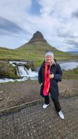 Rundreise Island - Halbinsel Snæfellsnes // Franzi am Berg Kirkjufell 