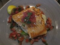 1.Abendessen in Reykjavik: Lachs auf Kartoffelpüree und Gemüse