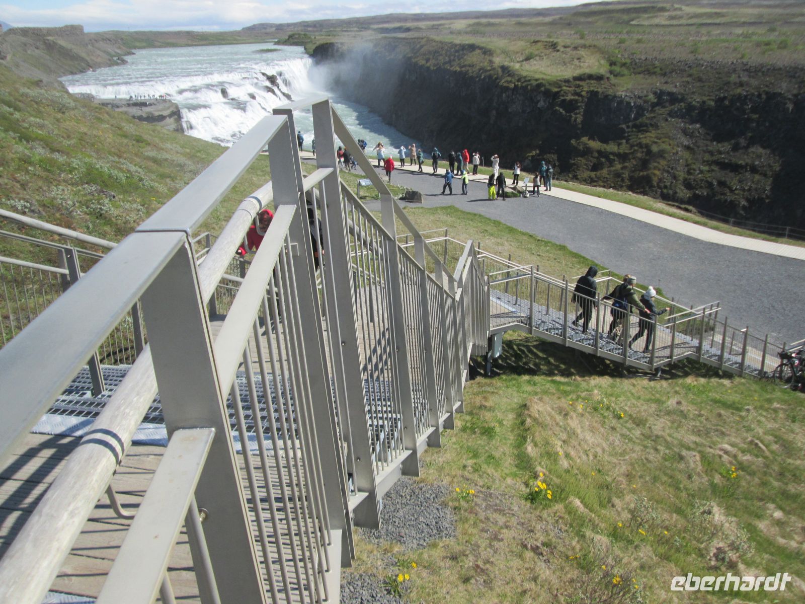 viele Treppen führen zum unteren Gullfoss &ndash; &copy;  (Eberhardt TRAVEL)