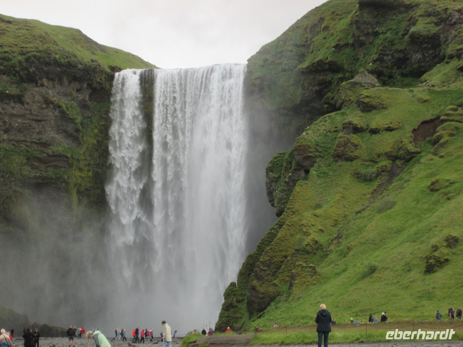 Skogafoss &ndash; &copy;  (Eberhardt TRAVEL)