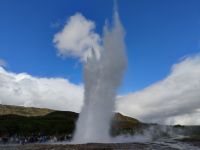 Der aktive Geysir Strokkur  &ndash; &copy; Monika Cortese (Eberhardt TRAVEL)