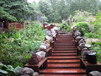 Garten von Petra's Steinhaus