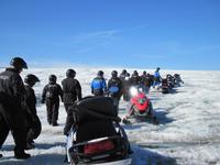 Die Ski-Doos erwarten uns!