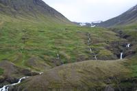 Einige der Wasserfelle im Reydarfjördur
