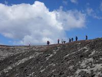 Wir umrundeten den Grabrok-Krater