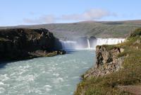 am Wasserfall Godafoss