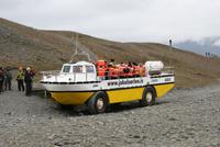 Amphibienfahrzeug in der Gletscherlagune