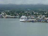 Eine AIDA im Hafen von Akureyri