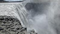 gewaltige Wassermassen am Dettifoss
