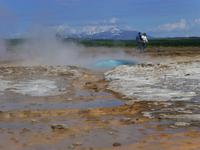 ein Geysir kurz vorm Ausbruch